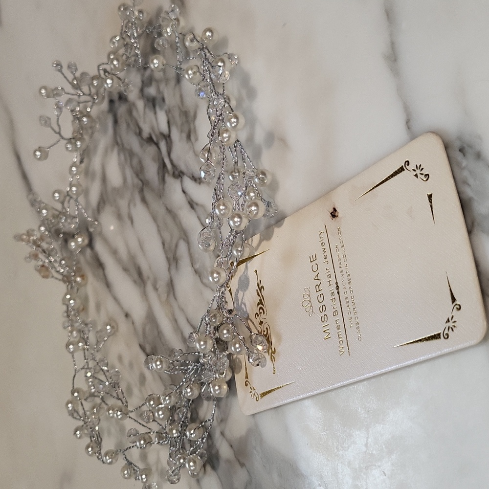 Boutique Crystal & Pearl Bridal Vine Hair Piece Jewelry Accessory 🤍 - Picture 6 of 6